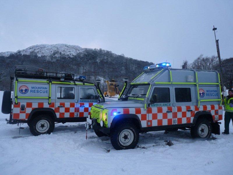 Mobile 3 Landrover in the snow