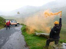 Landrover helps helicopter